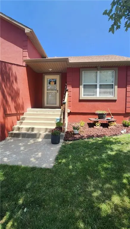 19504 Woodsbury Street, Independence, MO 64058 - #3
