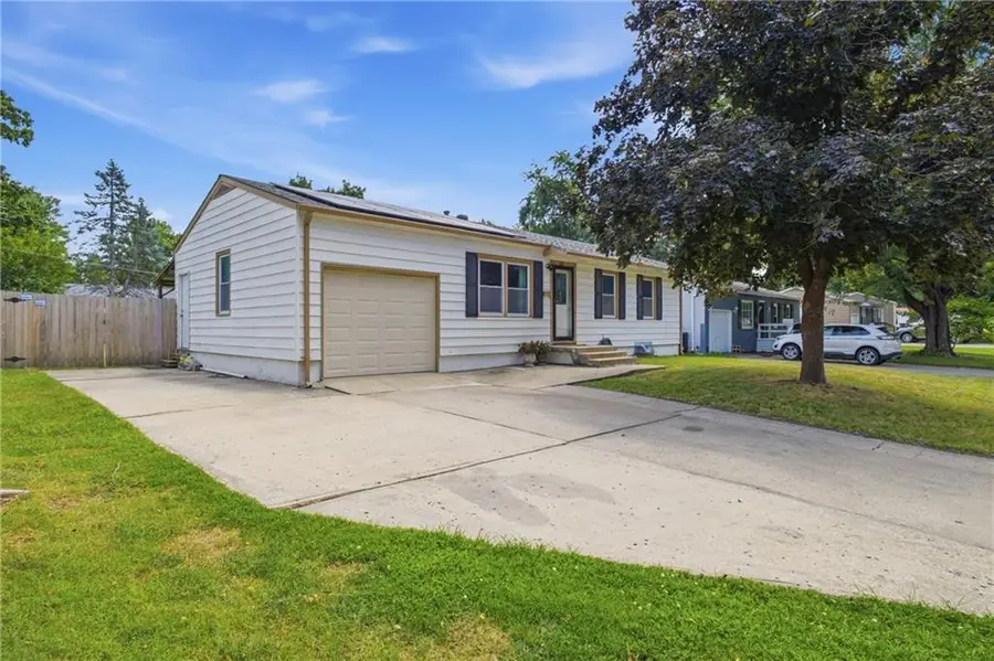 1211 N Cedar Crest Drive, Independence, MO 64056 - #2