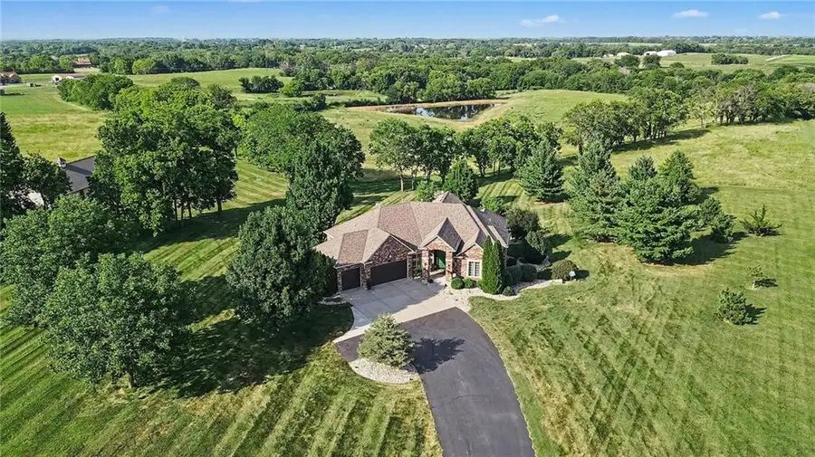 4808 Ne. 137th Street, Smithville, MO 64089 - #2