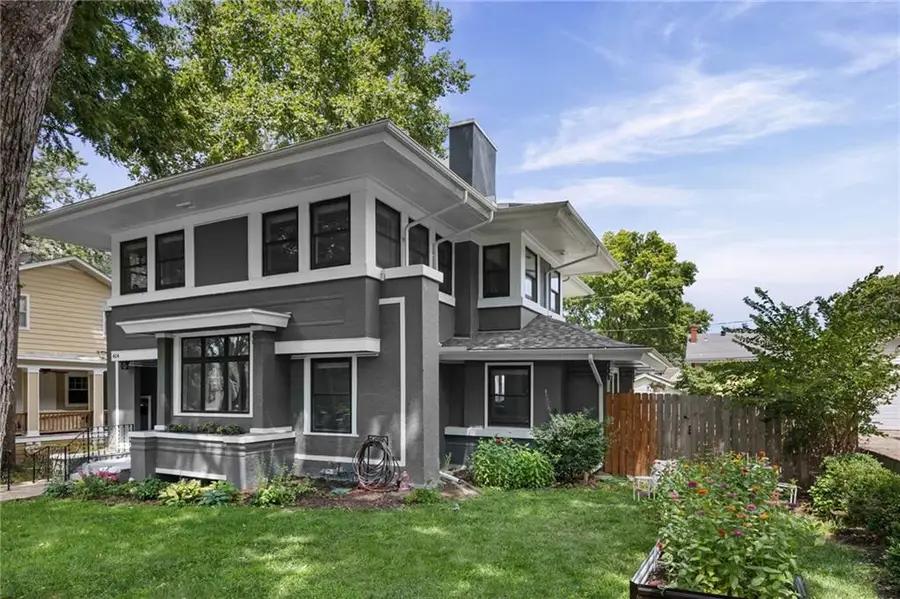 414 W 61st Street, Kansas City, MO 64113 - #3