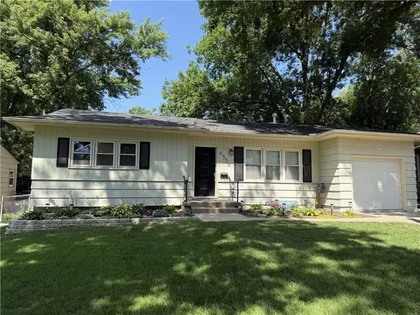 8352 Locust Street, Kansas City, MO 64131