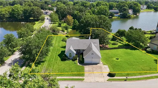 1101 NE Waterfield Village Drive, Blue Springs, MO 64014