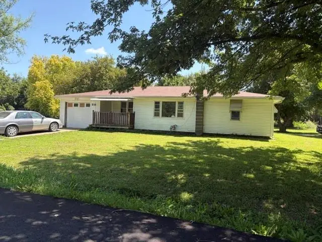 218 Wilmer Lane, Saint Joseph, MO 64504 - #1