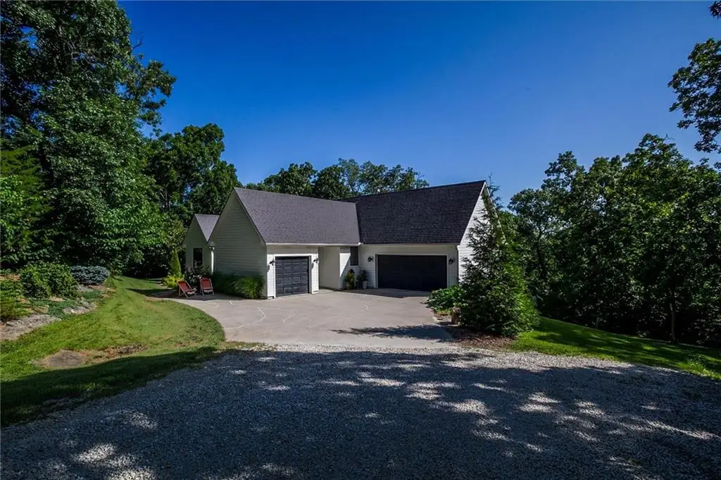 17296 Chase Lane, Tonganoxie, KS 66086 - #1