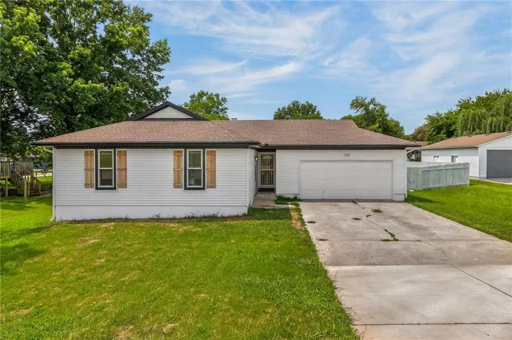 10512 N Oak Trafficway, Kansas City, MO 64155 - #1
