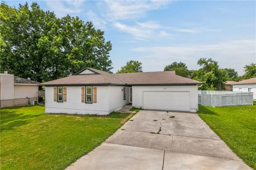 10512 N Oak Trafficway, Kansas City, MO 64155 - #2