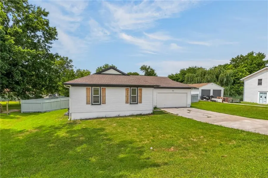 10512 N Oak Trafficway, Kansas City, MO 64155 - #3