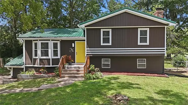 1010 E Langsford Road, Lee's Summit, MO 64063