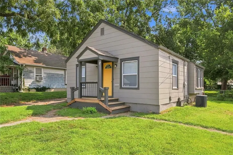 1125 S Dodgion Avenue, Independence, MO 64050 - #3