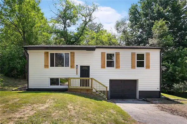 8263 Barnett Avenue, Kansas City, KS 66112