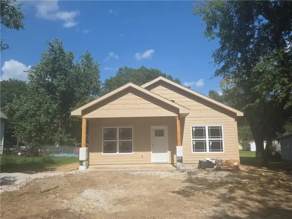 733 N Oak Street, Ottawa, KS 66067