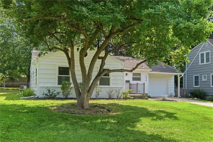 7420 Cherokee Drive, Prairie Village, KS 66208 - #2