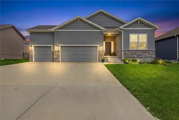 1122 SW Cheshire Drive, Lee's Summit, MO 64083