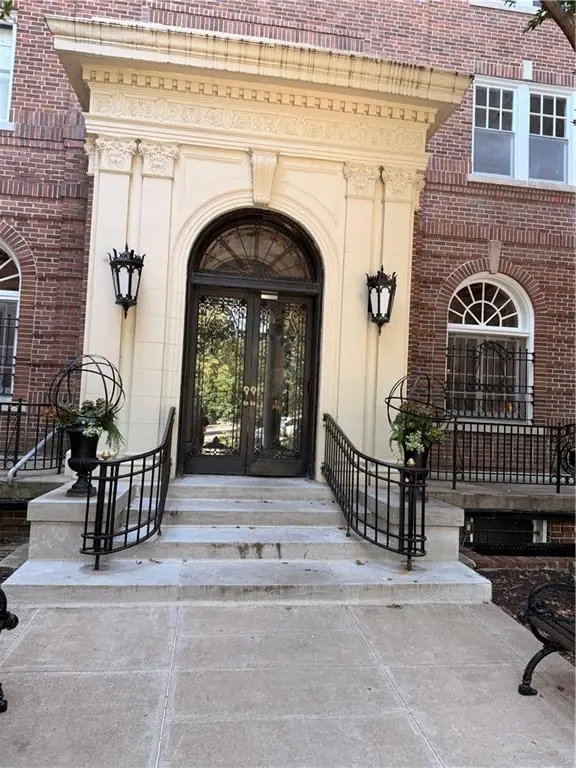 4618 Warwick Boulevard #4D, Kansas City, MO 64112 - #2