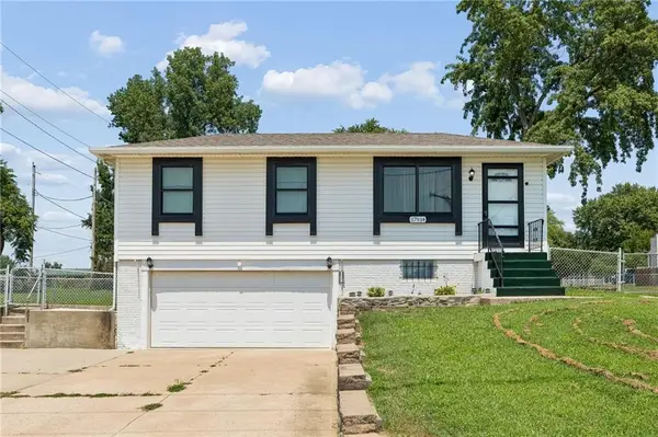 17914 N Whitney Road, Independence, MO 64058