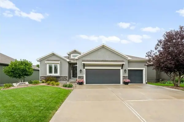 16366 S Laurelwood Street, Olathe, KS 66062