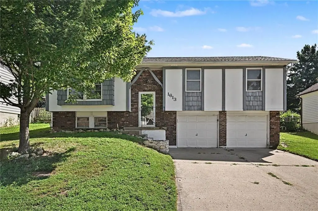 1613 N Glen Ellyn Street, Independence, MO 64056 - #1