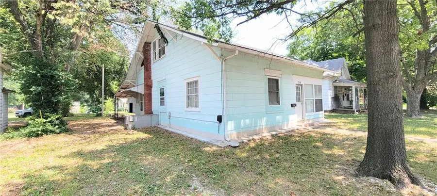 716 E Lincoln Street, Iola, KS 66749 - #2