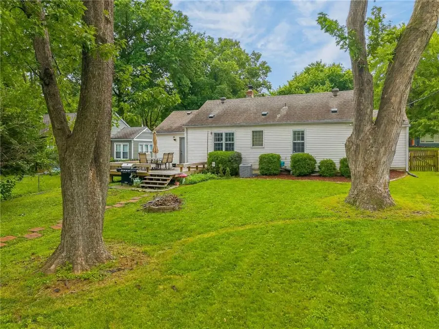 8326 Madison Avenue, Kansas City, MO 64114 - #2
