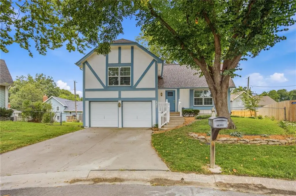 1300 S Apache Court, Olathe, KS 66062 - #1