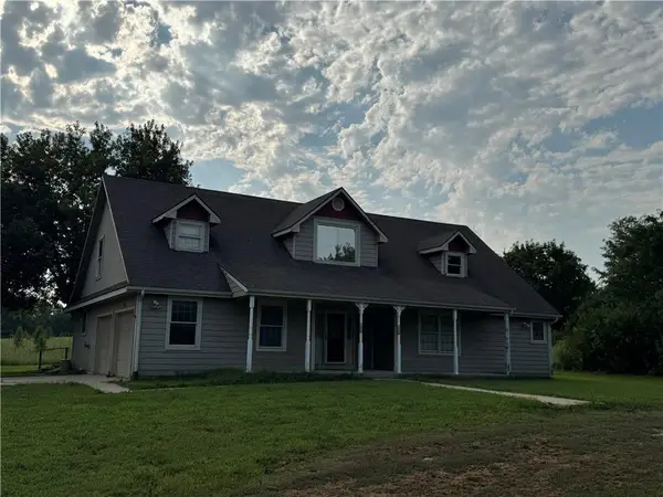 15833 206th Street, Tonganoxie, KS 66086