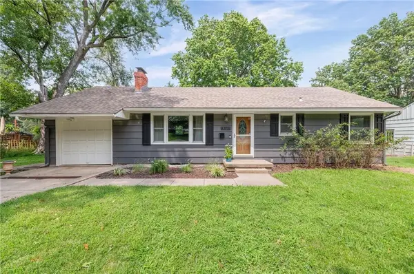 6814 W 73rd Street, Overland Park, KS 66204
