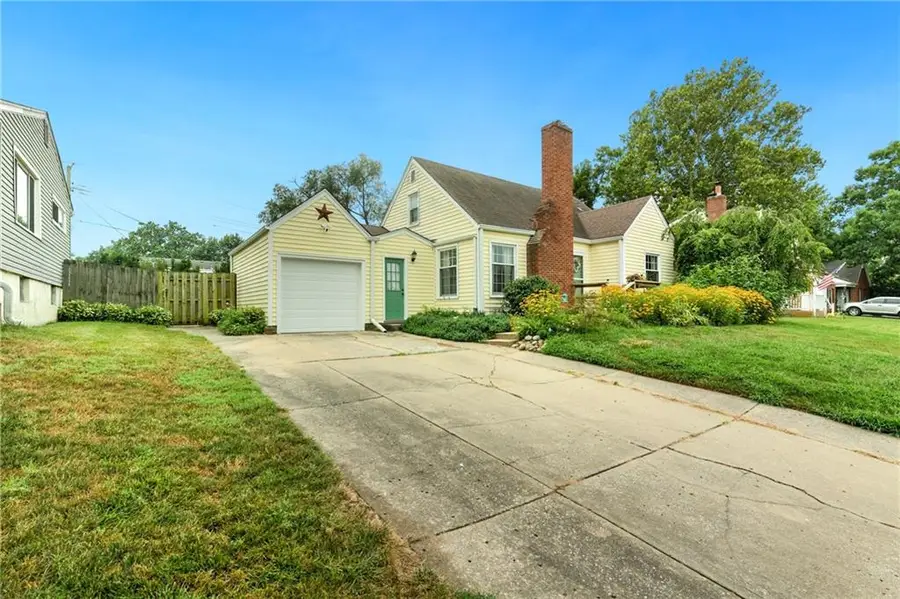 415 NE Moreland Drive, Oakwood Park, MO 64118 - #3