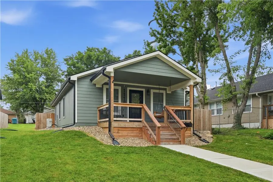 1118 Pacific Avenue, Osawatomie, KS 66064 - #2