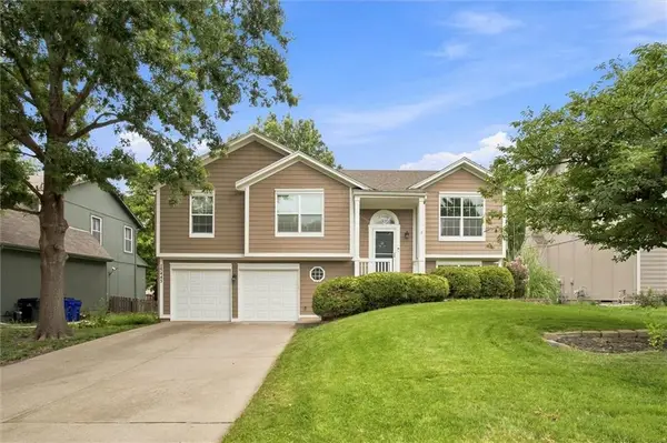 15443 S Sturgeon Drive, Olathe, KS 66062