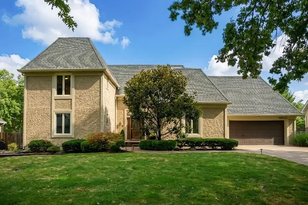 10020 Mackey Circle, Overland Park, KS 66212
