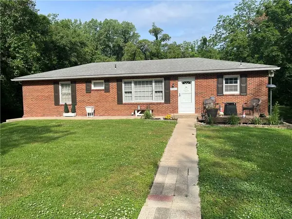 6600 NW Hamer Drive, Kansas City, MO 64118