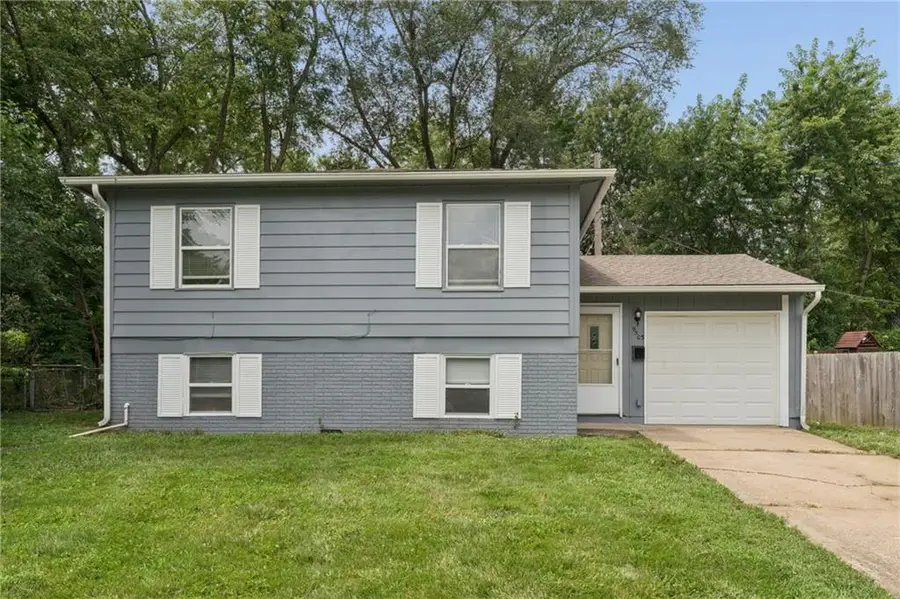 9505 Spring Valley Road, Kansas City, MO 64134 - #2