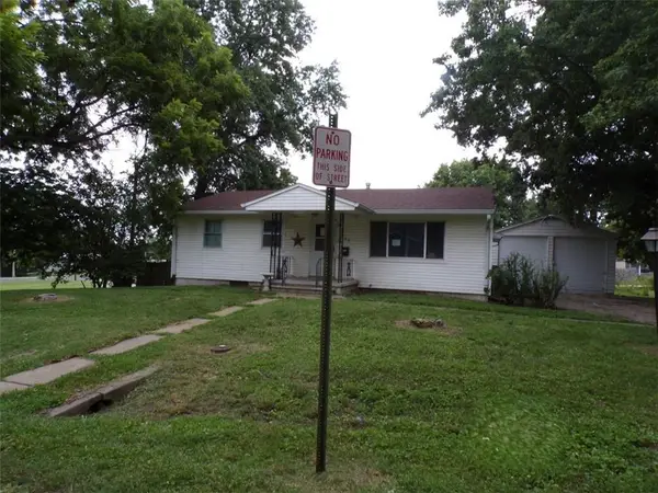 107 Kansas Avenue, Hiawatha, KS 66434