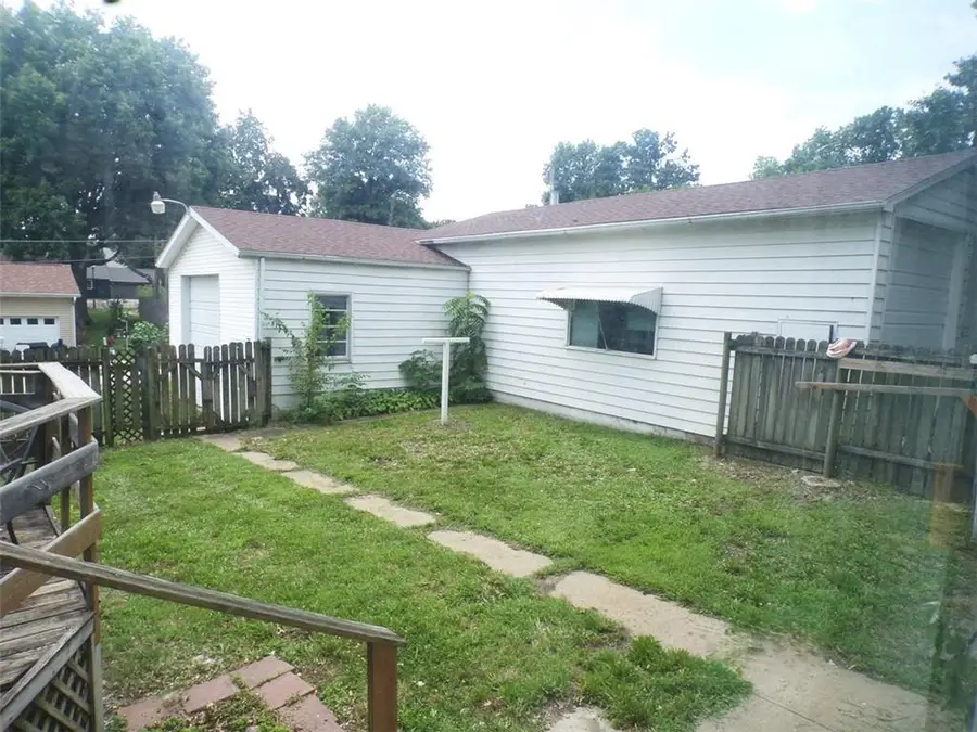 107 Kansas Avenue, Hiawatha, KS 66434 - #2