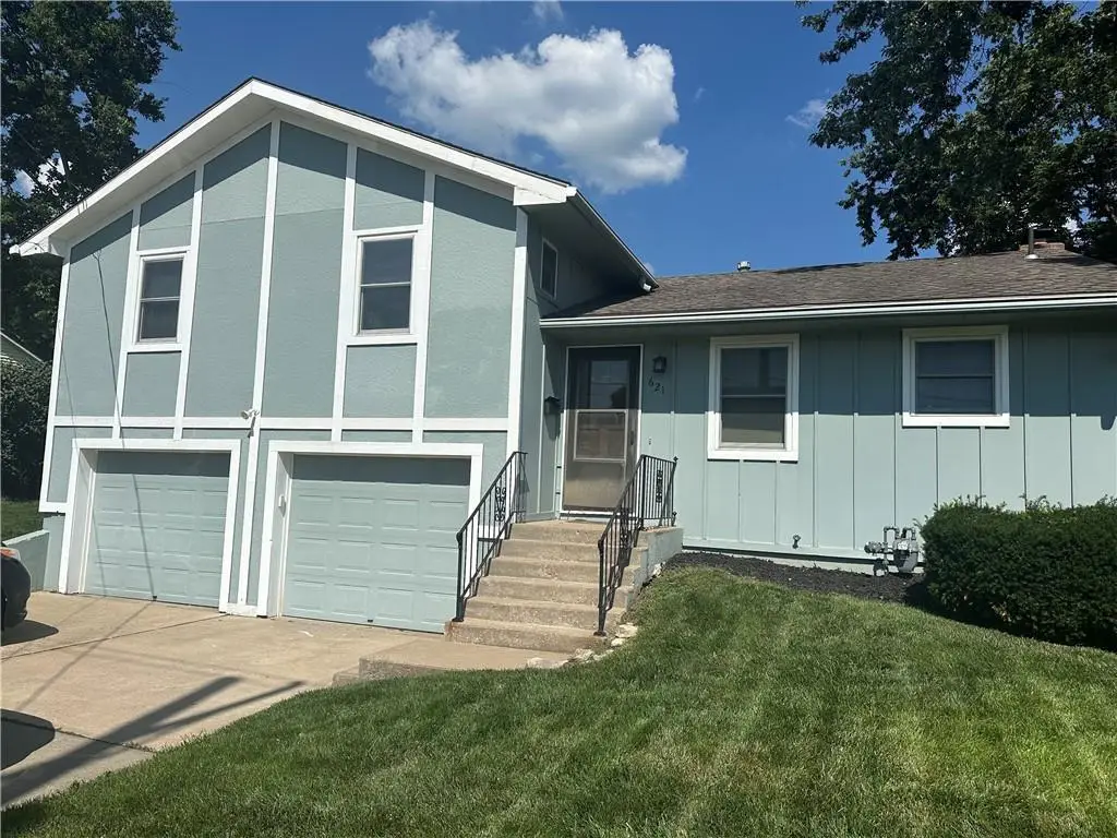 621 N Nettleton Avenue, Bonner Springs, KS 66012 - #1