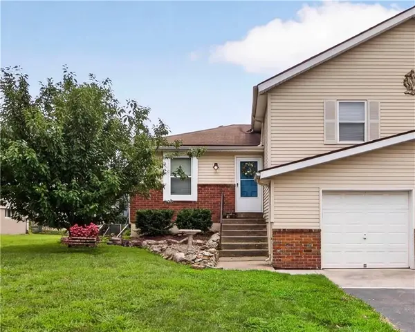 1225 W Sheridan Street, Olathe, KS 66061