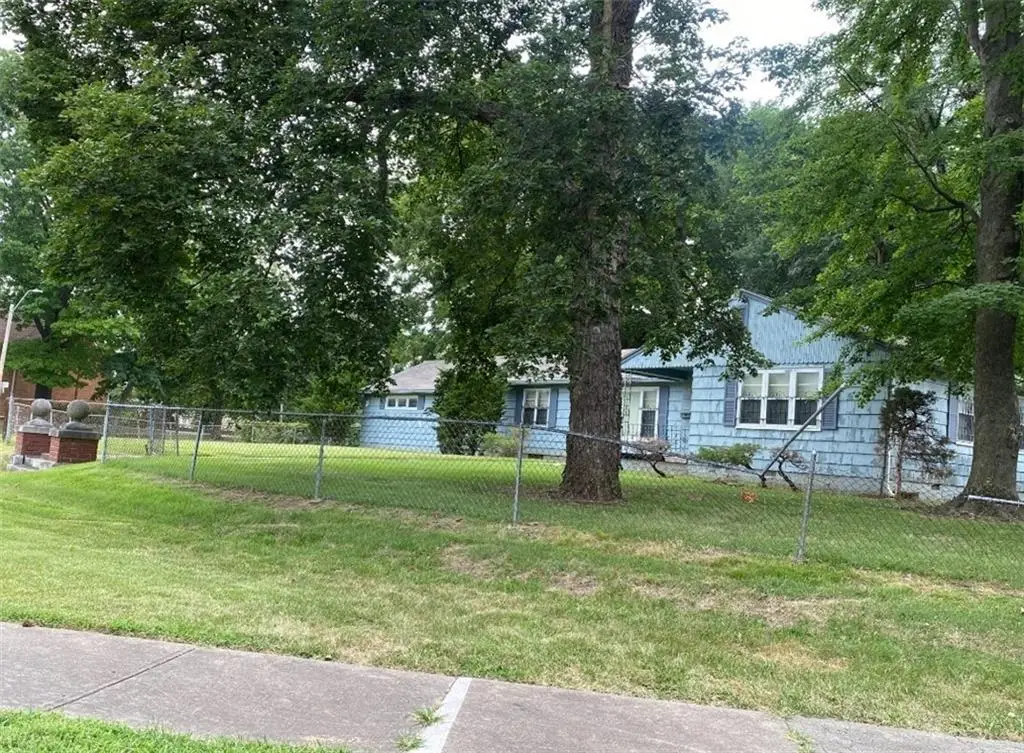 5801 Blue Hills Road S, Kansas City, MO 64110 - #1