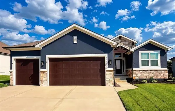 5755 Barn Hill Road, Parkville, MO 64152