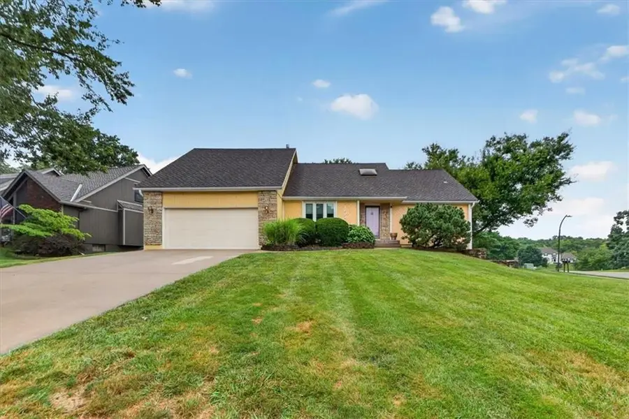 7602 Parkhill Street, Shawnee, KS 66216 - #2