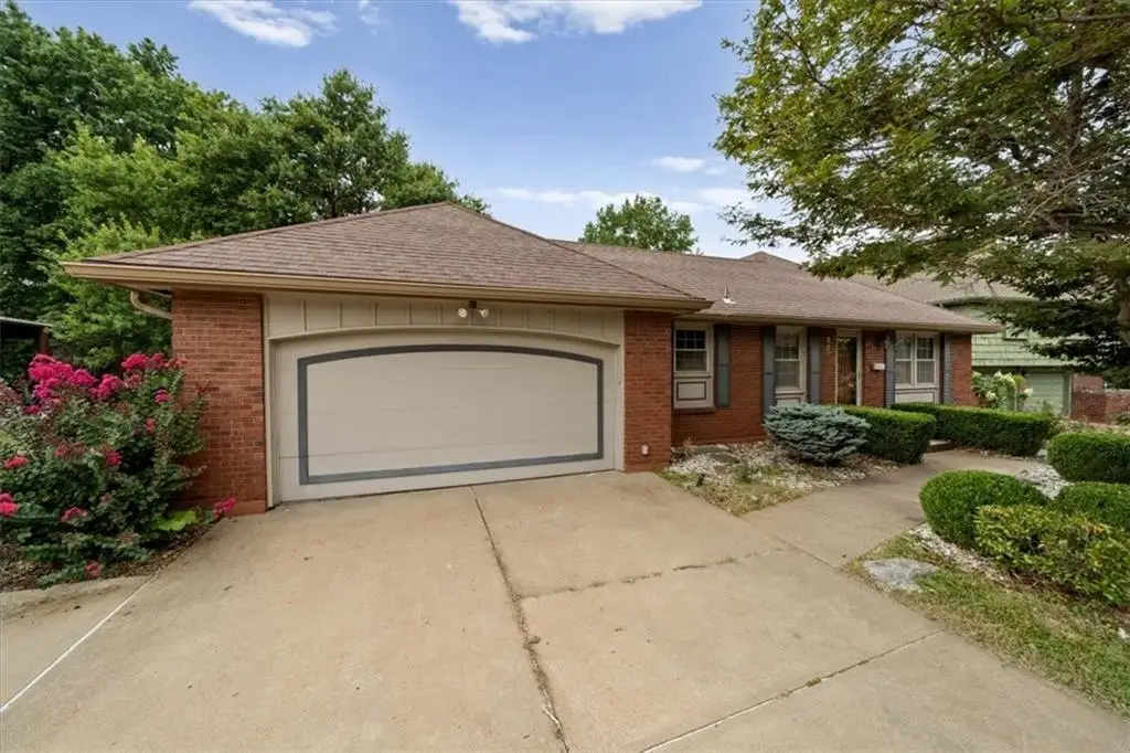 3826 S Summit Ridge Drive, Independence, MO 64055 - #1