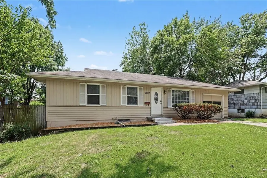6307 E 154th Terrace, Grandview, MO 64030 - #2