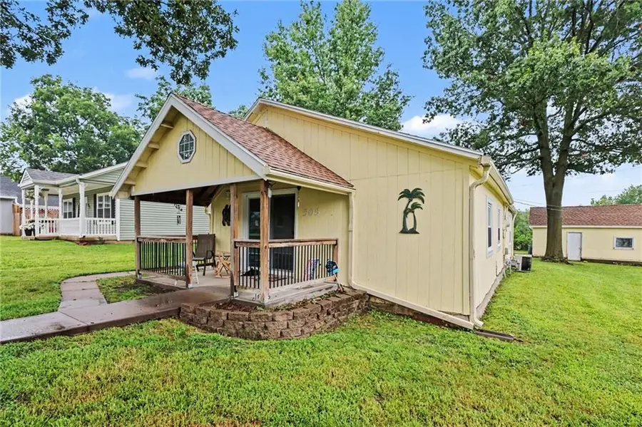 505 W Shawnee Street, Paola, KS 66071 - #3