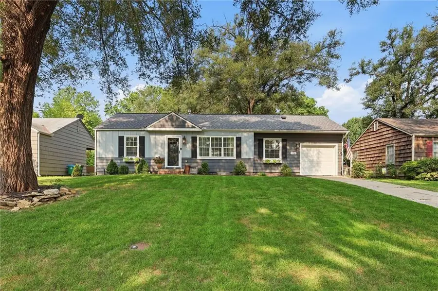 5536 Cedar Street, Roeland Park, KS 66205 - #2