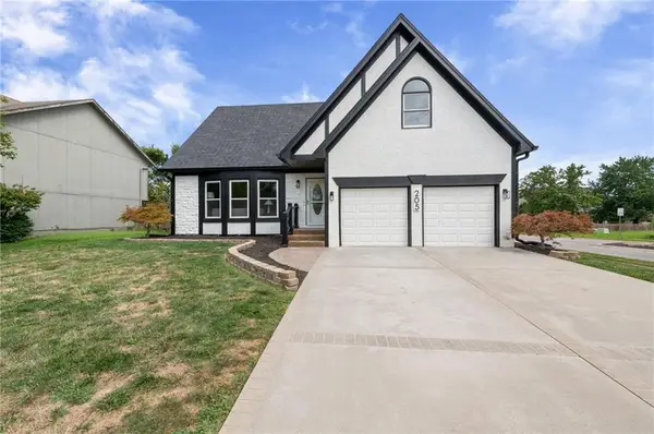 205 Johnston Parkway, Raymore, MO 64083