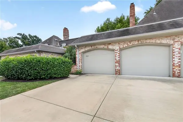 7621 W 102nd Street, Overland Park, KS 66212