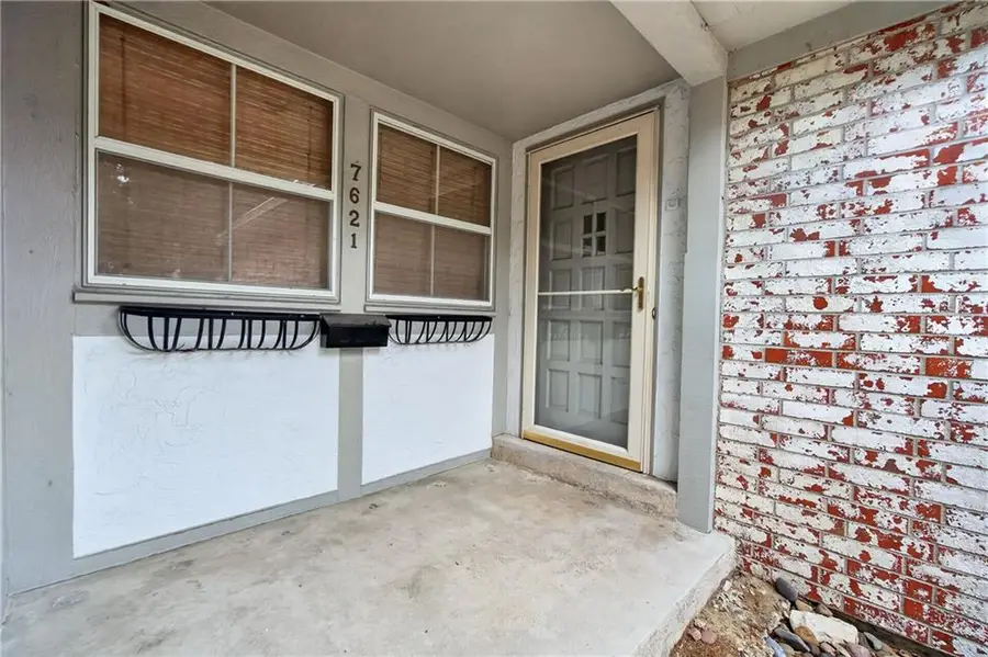 7621 W 102nd Street, Overland Park, KS 66212 - #3