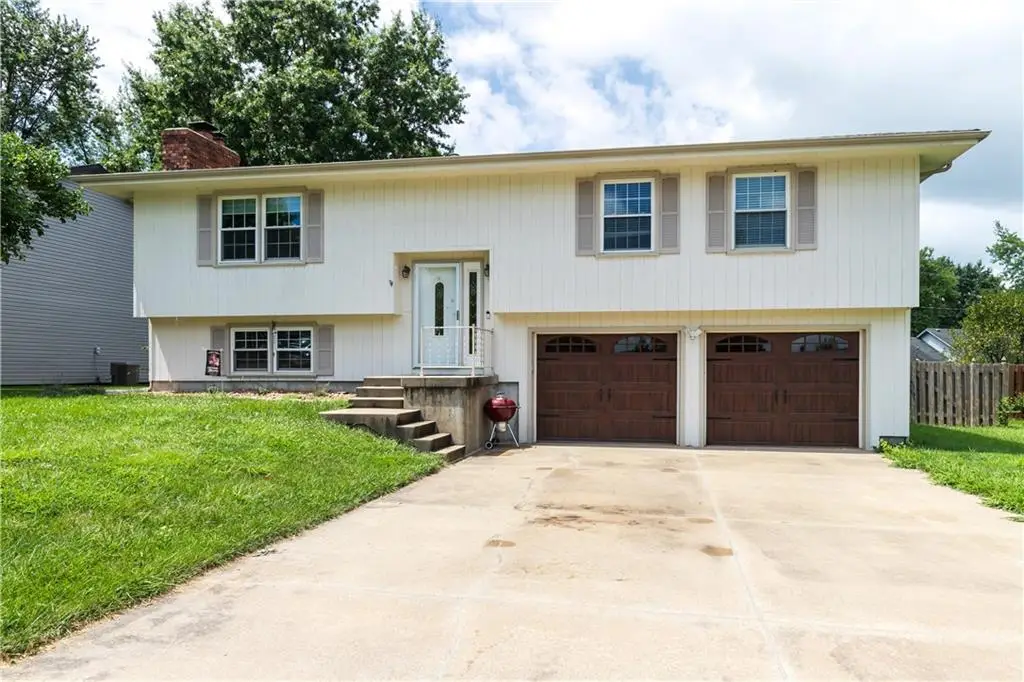1178 S Delaware Drive, Tonganoxie, KS 66086 - #1