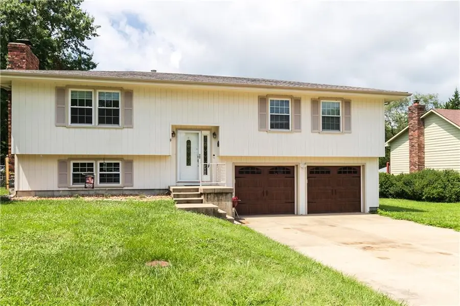 1178 S Delaware Drive, Tonganoxie, KS 66086 - #3