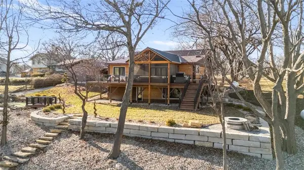 22500 Lakeview Point, Vassar, KS 66543
