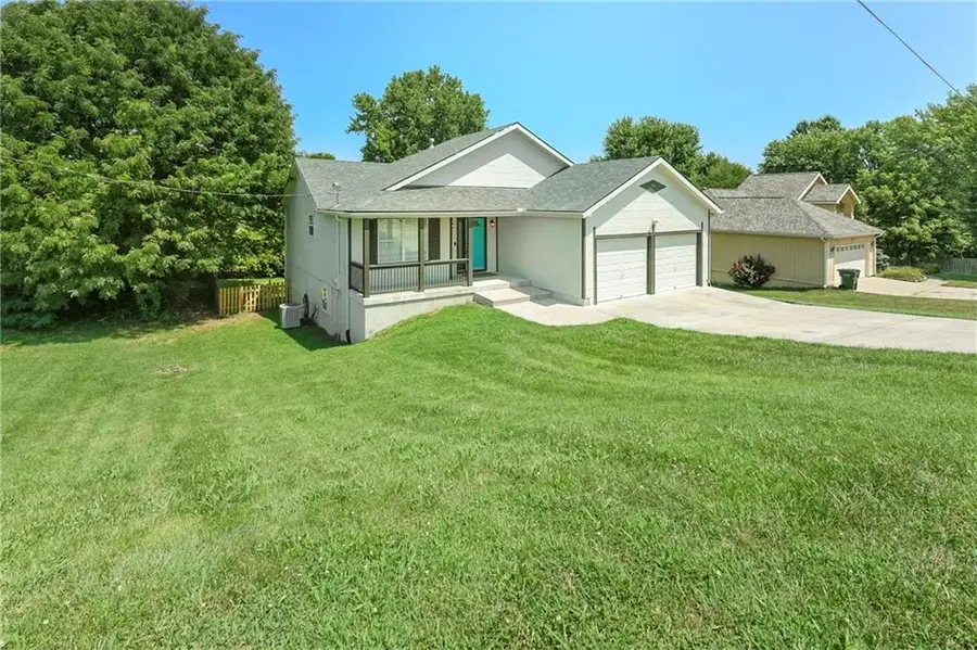 916 Lewis Drive, Leavenworth, KS 66048 - #3